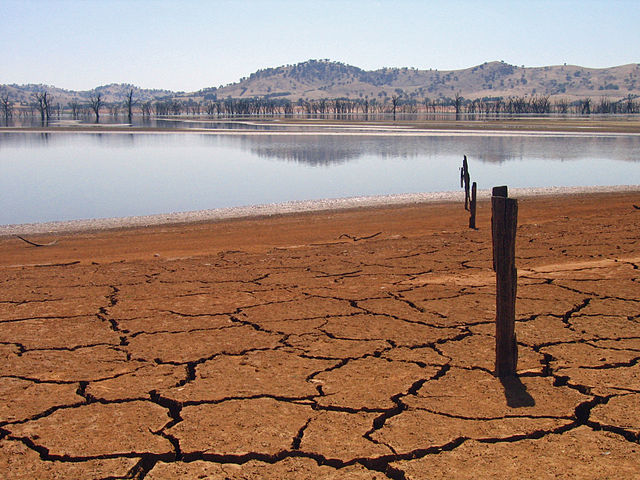Lake Hume at 4 per cent capacity, during a drought.