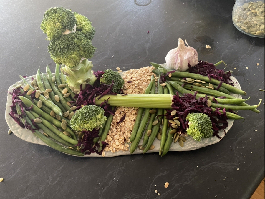 Name: Joe. Shortlist. The broccoli tree is a good source of protein, fiber, iron, potassium, calcium, selenium and magnesium. It also contains the vitamins A, C, E and K. The hummus on the tree can lower your cholesterol and improve your bone, skin and muscle health. The oat river can lower blood sugar and cholesterol levels, protect against skin irritation and reduce constipation. The carrots have calcium and vitamin K and can also keep blood sugar levels under control. The green beans are also high in vitamin k and contain a decent amount of calcium, while onions and pumpkin seeds contain fiber.