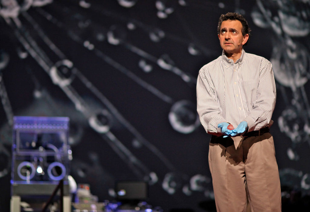 Dr Anthony Atala standing with a 3D printed kidney in his hands, printed moments earlier on stage