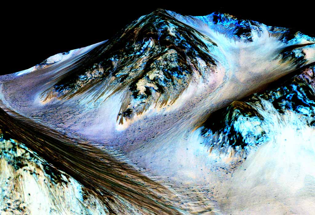 Çizgilerin vurgulanmış olduğu Mars yüzeyi.