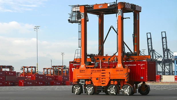 A straddle carrier