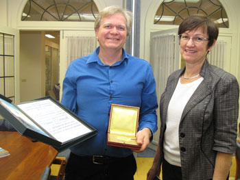 Shelley Peers with Brian Schmidt, who is holding his Nobel Prize