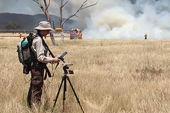 Max Day Award supports parrot conservation and bushfire research-thumbnail